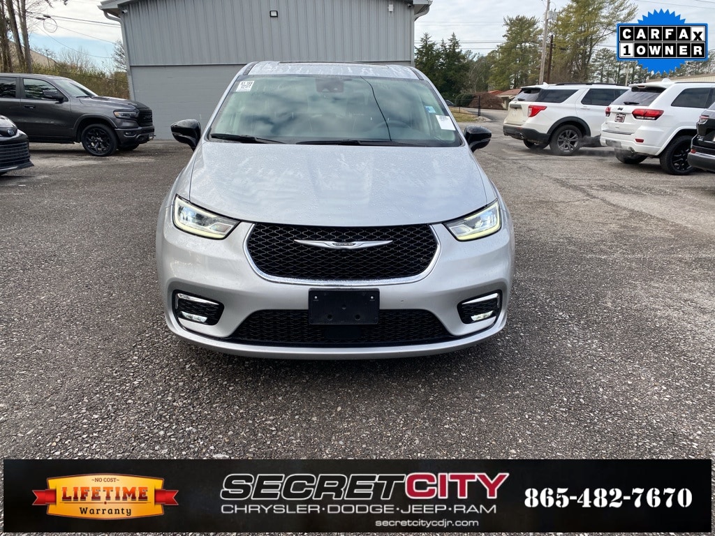 Used 2024 Chrysler Pacifica Limited Minivan/Van