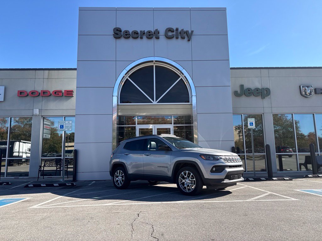 2022 Jeep Compass Latitude Lux, Altitude