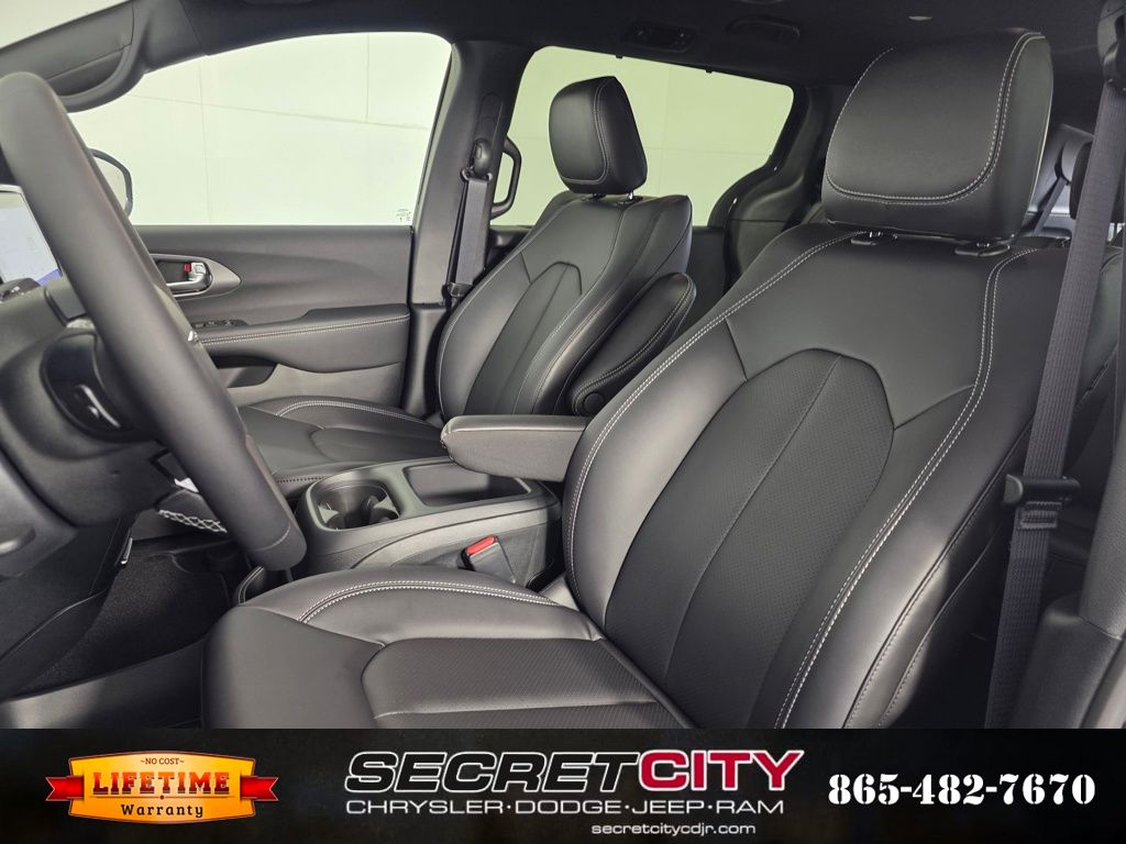 2026 Chrysler Voyager LX - Photo 10
