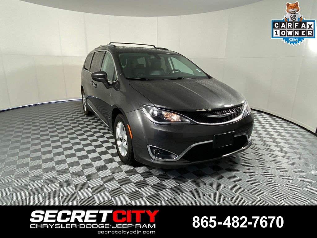 2017 Chrysler Pacifica Touring-L Plus's photo