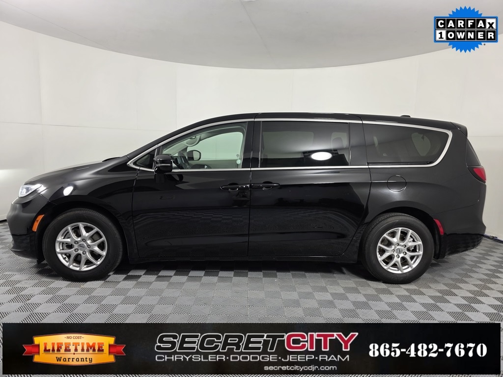 Used 2024 Chrysler Pacifica Touring L Minivan/Van