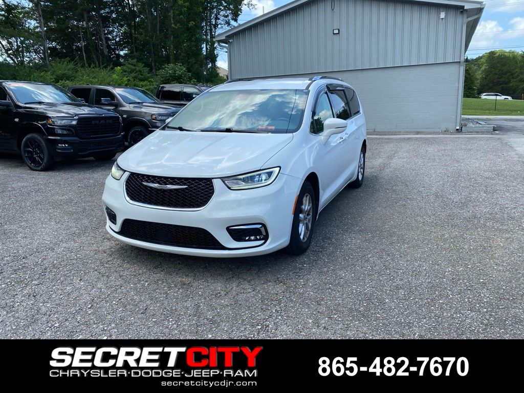 2021 Chrysler Pacifica Touring L's photo