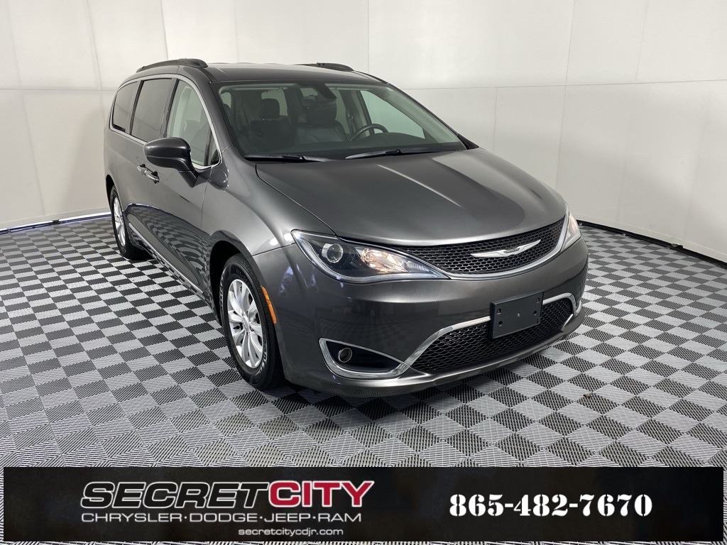 Used 2017 Chrysler Pacifica Touring L Minivan/Van