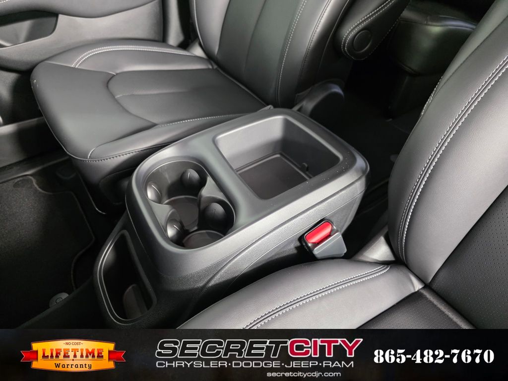 2026 Chrysler Voyager LX - Photo 26