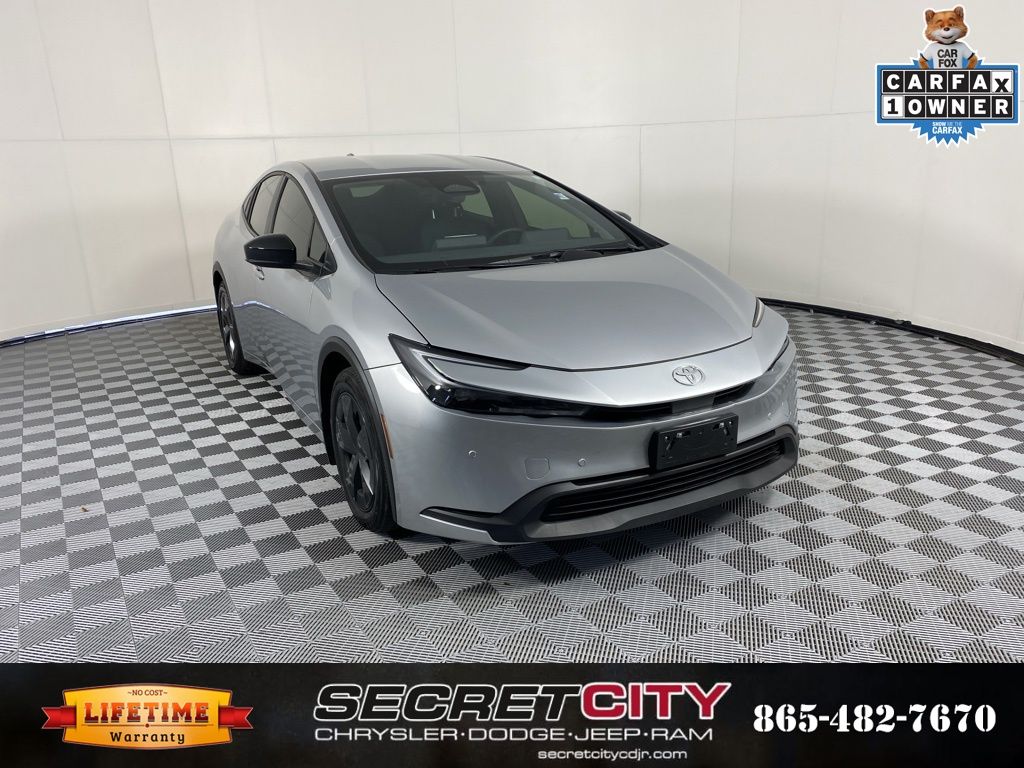 2025 Toyota Prius LE FWD's photo
