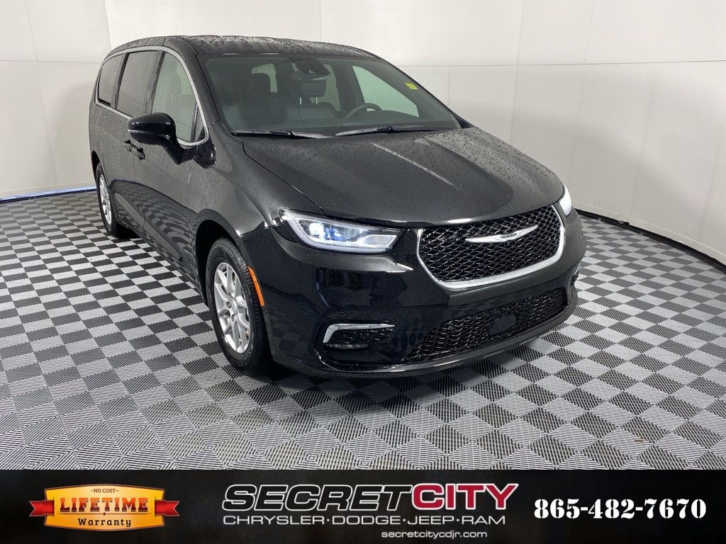 New 2026 Chrysler Pacifica SELECT Passenger Van