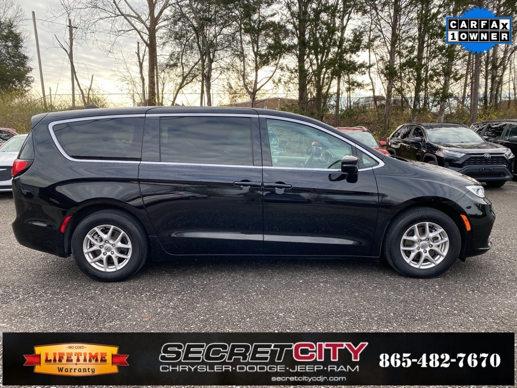 Used 2024 Chrysler Pacifica Touring L Minivan/Van