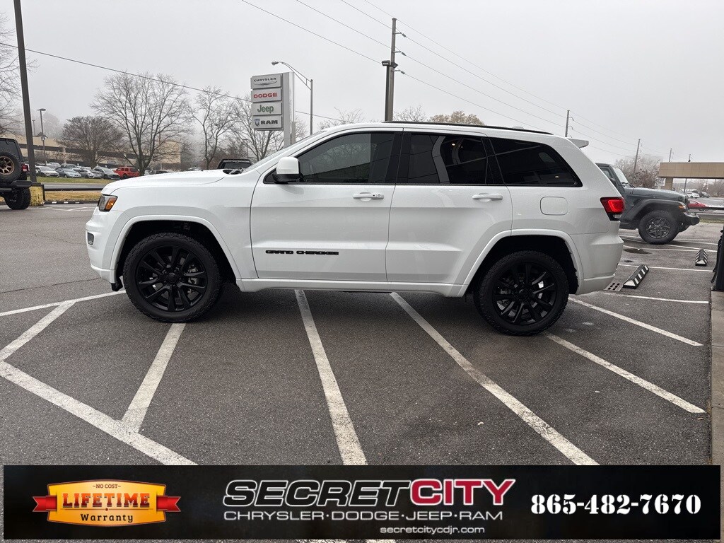 2021 Jeep Grand Cherokee Laredo X photo 2