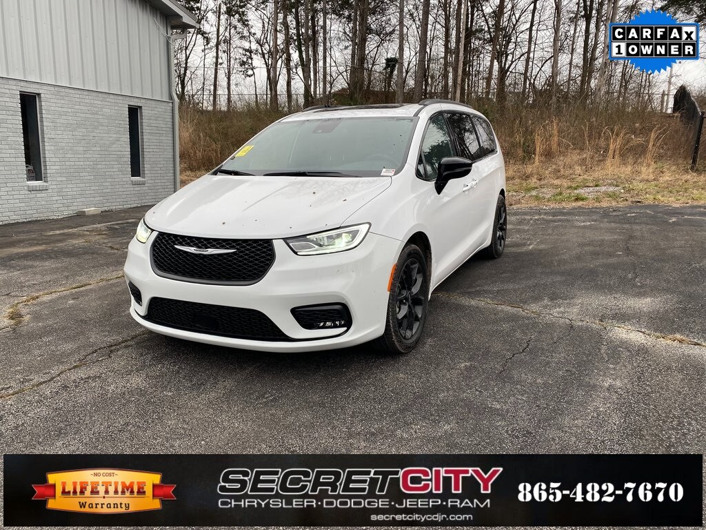 Used 2025 Chrysler Pacifica Limited Minivan/Van