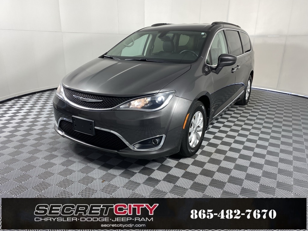 Used 2017 Chrysler Pacifica Touring L Minivan/Van