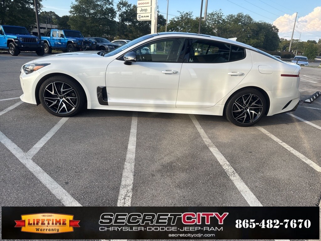 2022 Kia Stinger GT-Line photo 3