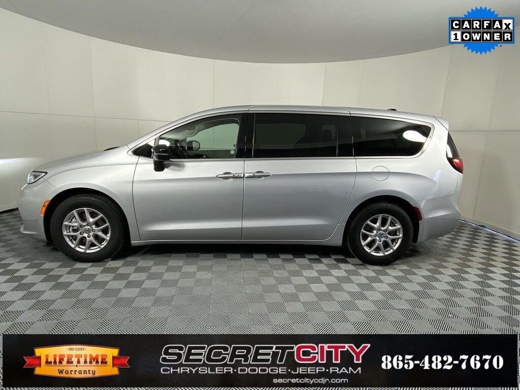 Used 2024 Chrysler Pacifica Touring L Minivan/Van