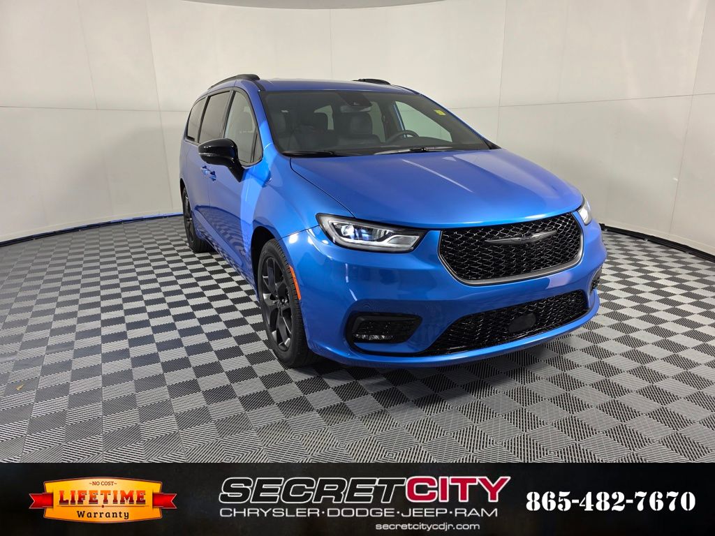 2026 Chrysler Pacifica Passenger Van 