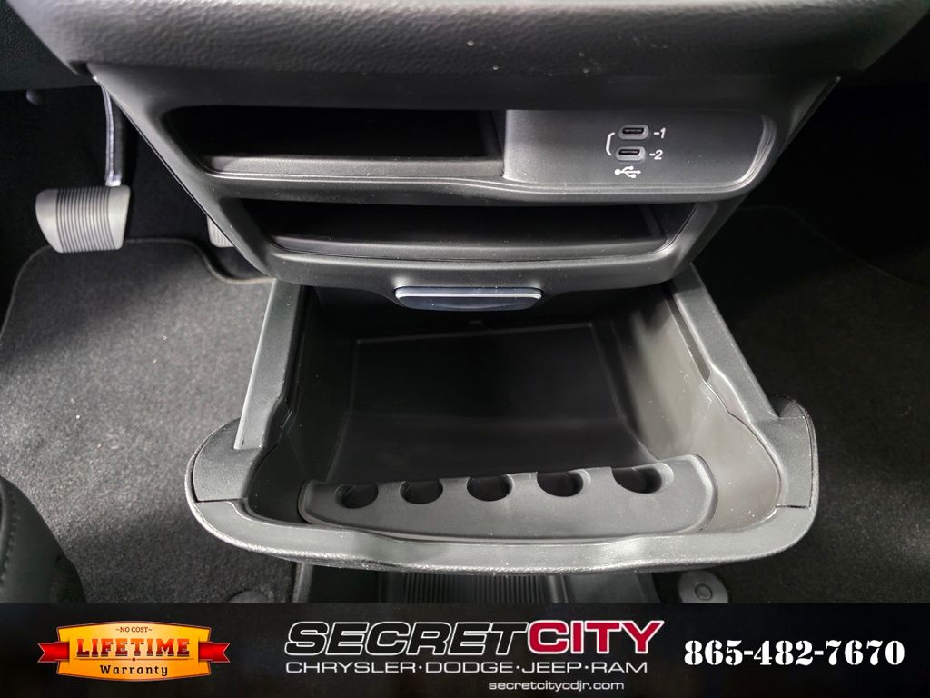 2026 Chrysler Voyager LX - Photo 24