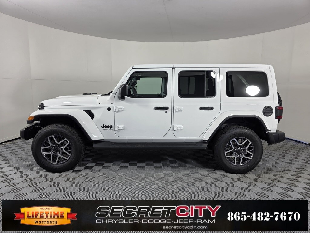 2025 Jeep Wrangler Sahara photo 4