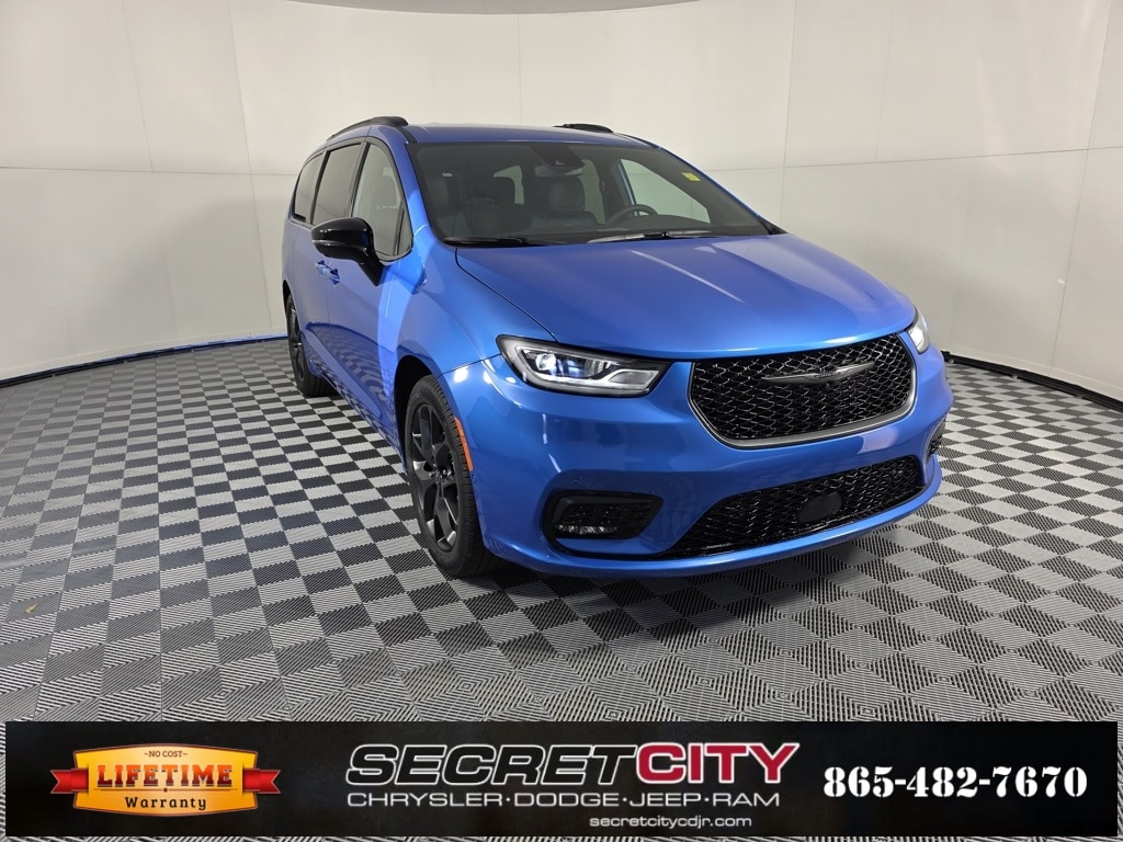 2026 Chrysler Pacifica Select's photo