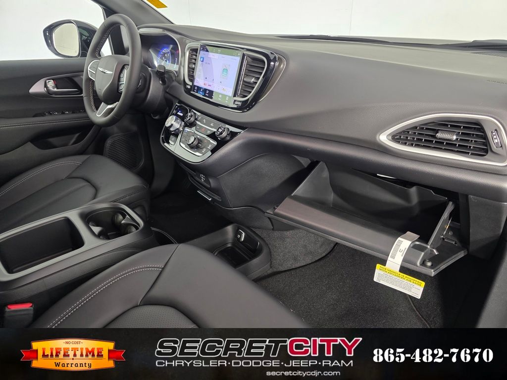 2026 Chrysler Voyager LX - Photo 31