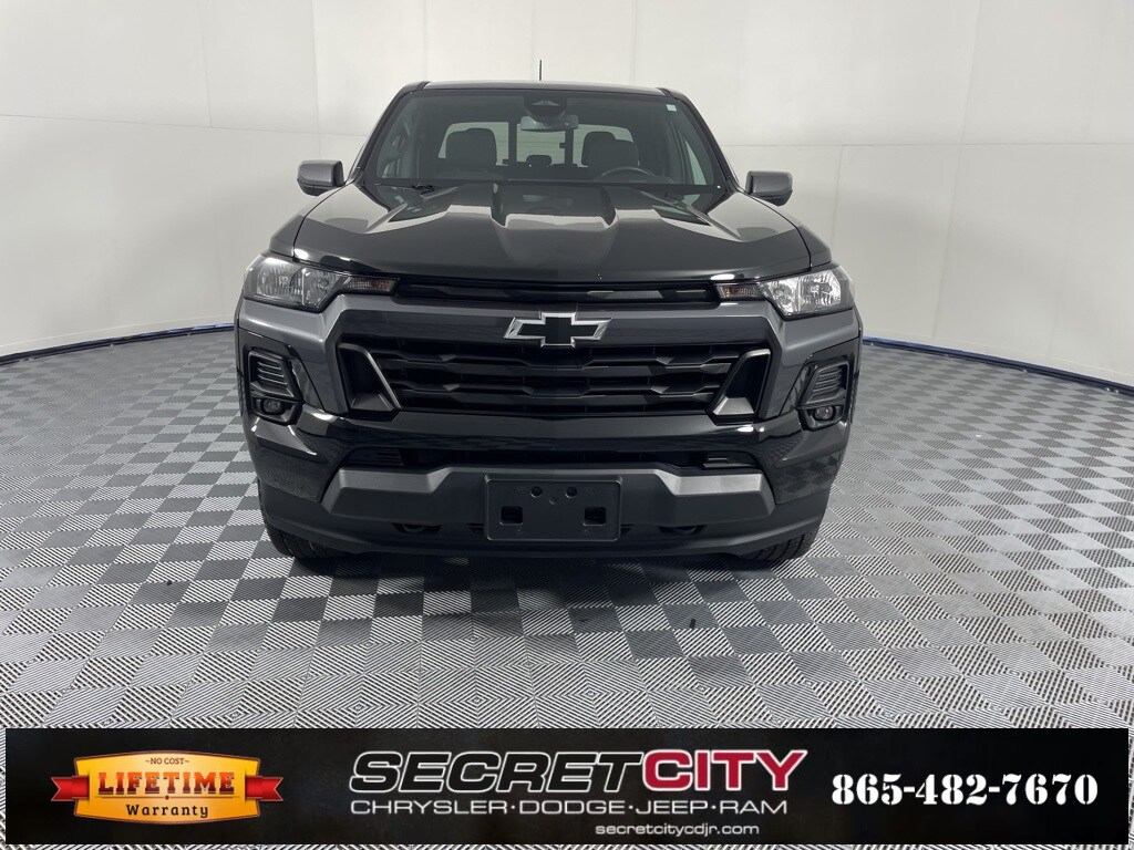 2023 Chevrolet Colorado LT photo 2