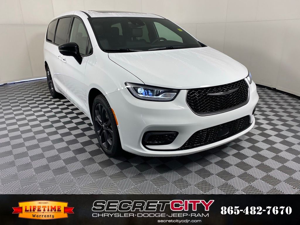 2026 Chrysler Pacifica Passenger Van 