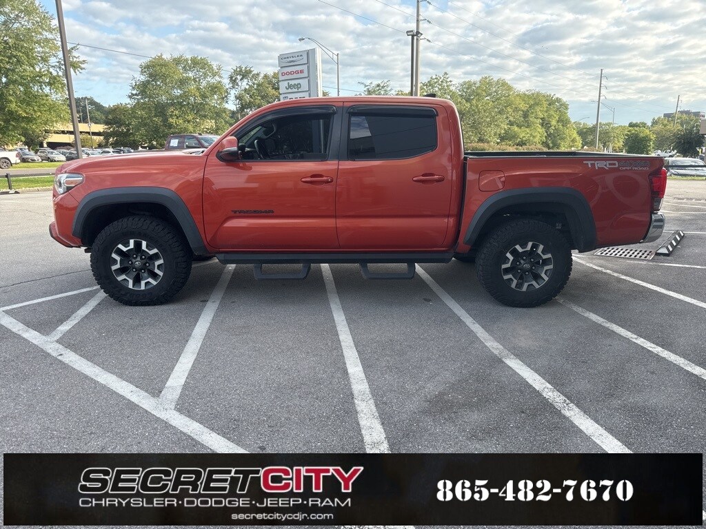 2017 Toyota Tacoma TRD Off-Road photo 2