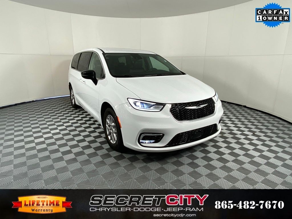 Used 2024 Chrysler Pacifica Touring L Minivan/Van