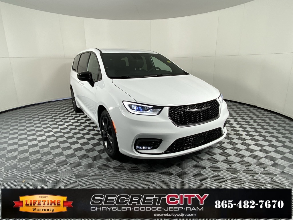 2026 Chrysler Pacifica Select's photo
