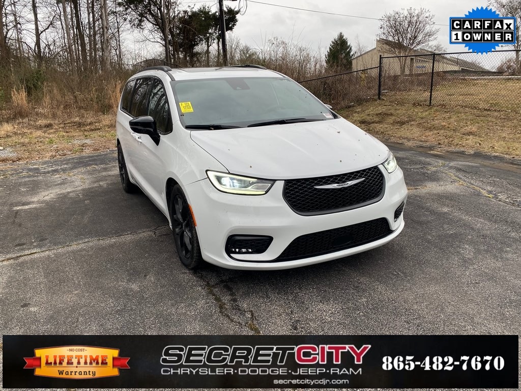 Used 2025 Chrysler Pacifica Limited Minivan/Van