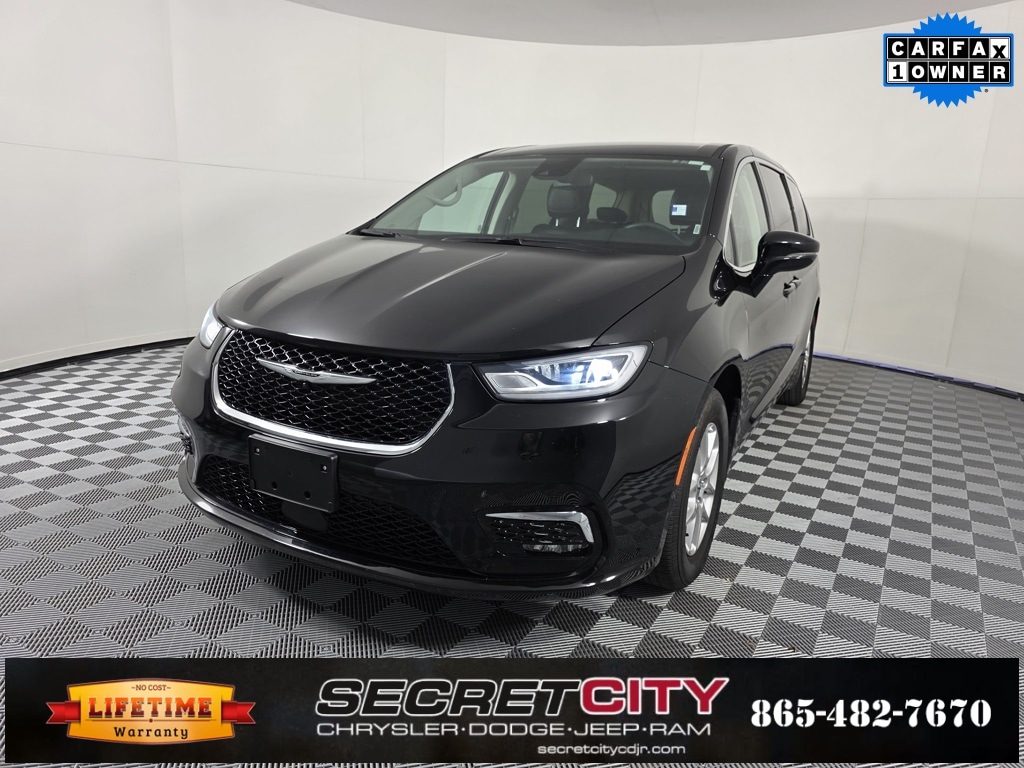 Used 2024 Chrysler Pacifica Touring L Minivan/Van