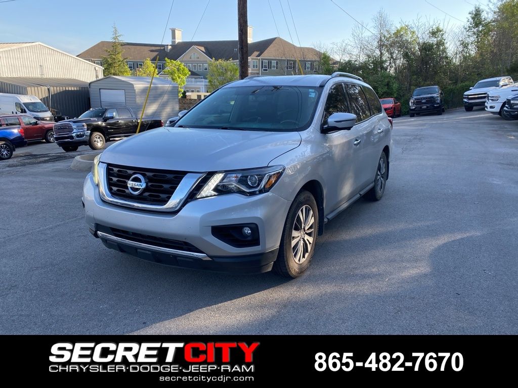 2017 Nissan Pathfinder SL