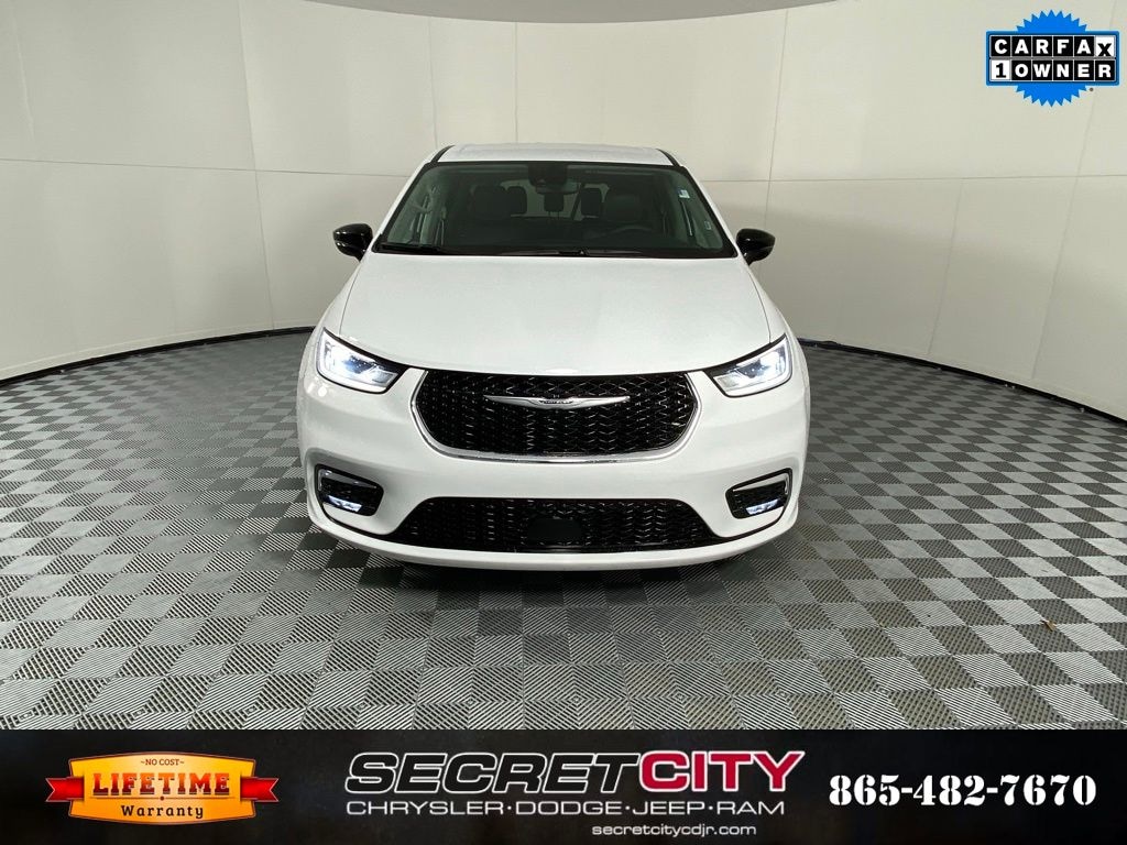 Used 2024 Chrysler Pacifica Touring L Minivan/Van