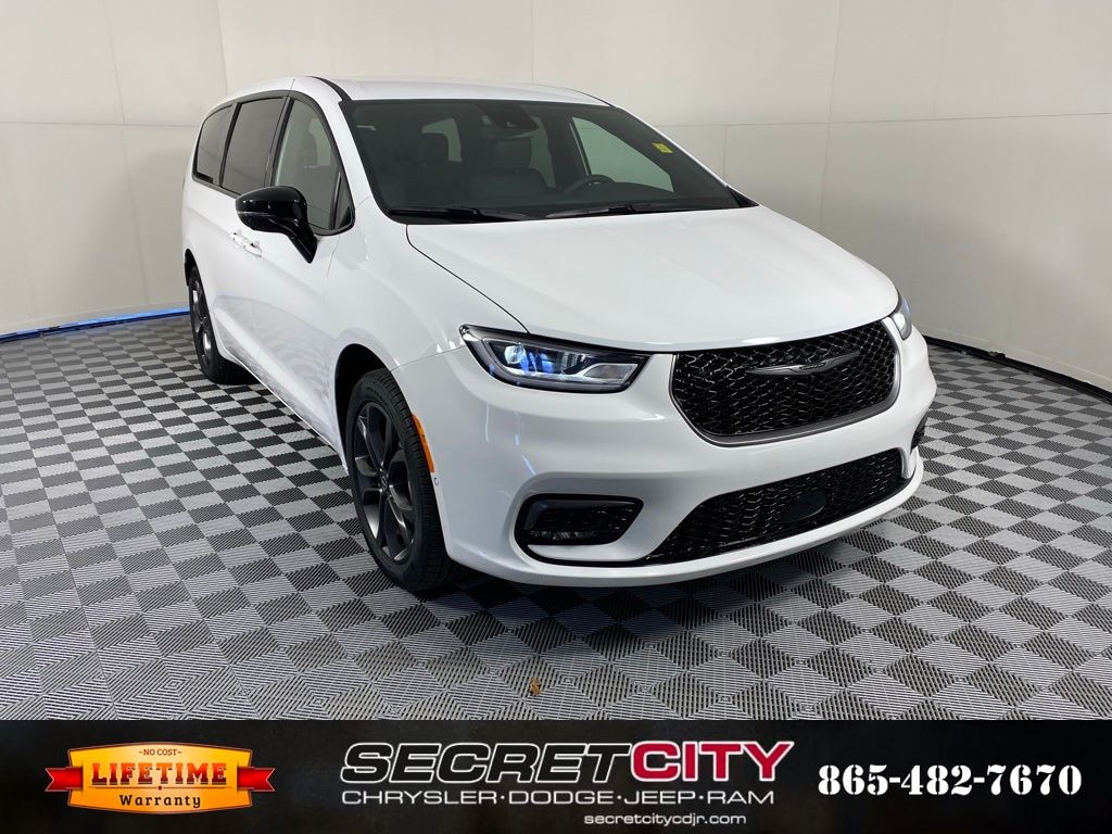 New 2026 Chrysler Pacifica SELECT AWD Passenger Van