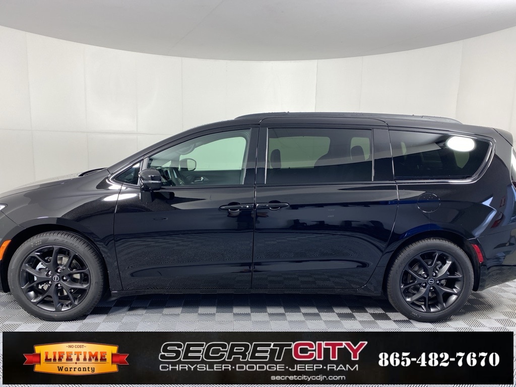 New 2026 Chrysler Pacifica SELECT Passenger Van