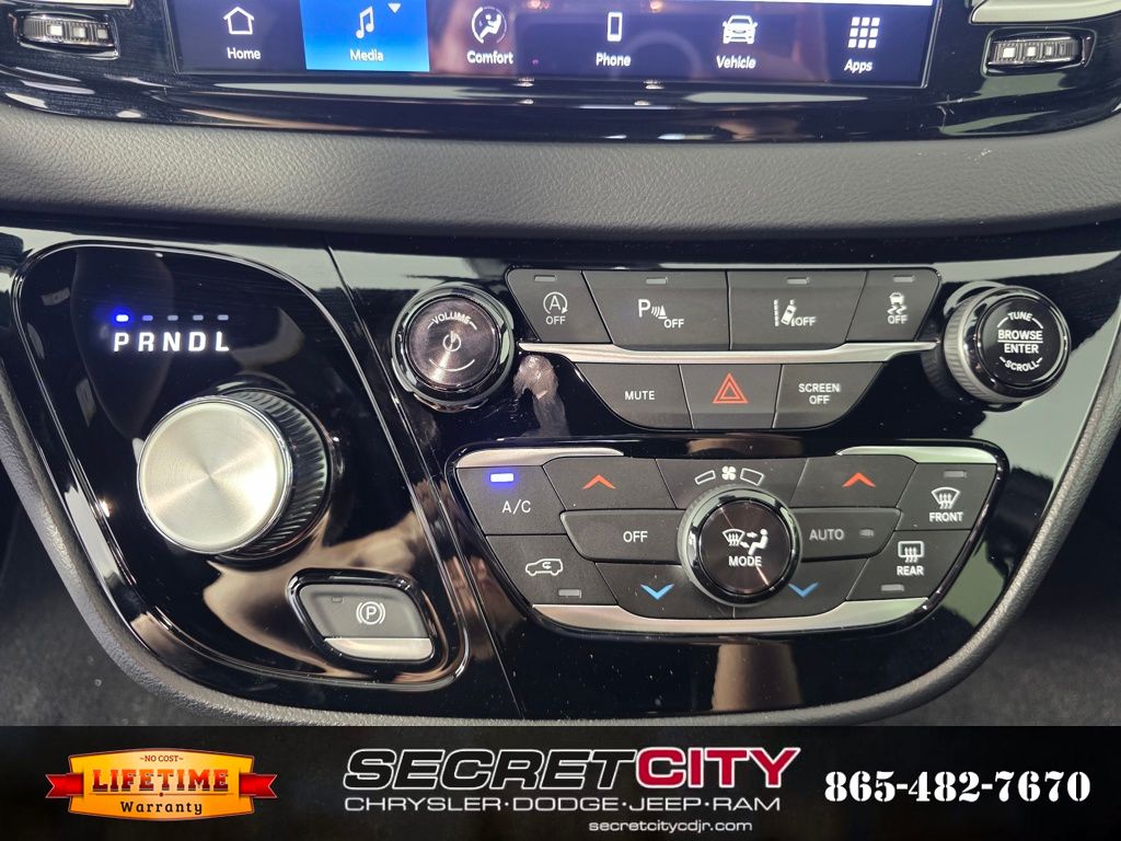 2026 Chrysler Voyager LX - Photo 23