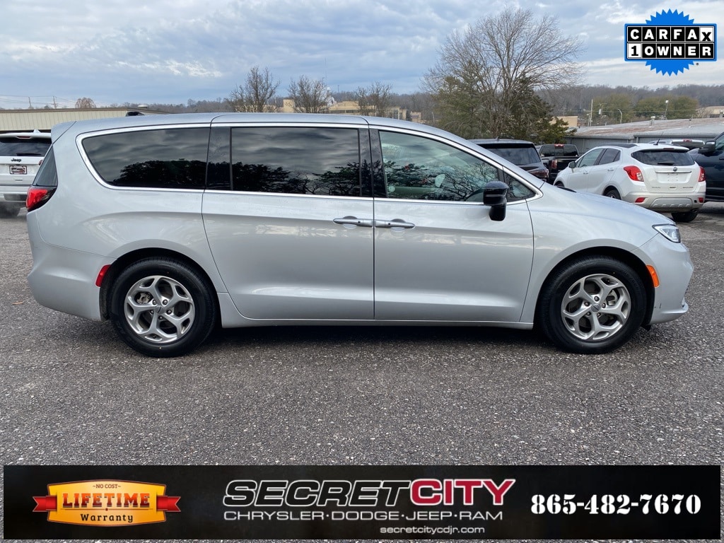 Used 2024 Chrysler Pacifica Limited Minivan/Van