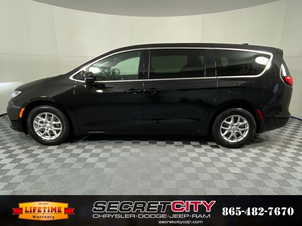 New 2026 Chrysler Pacifica SELECT Passenger Van
