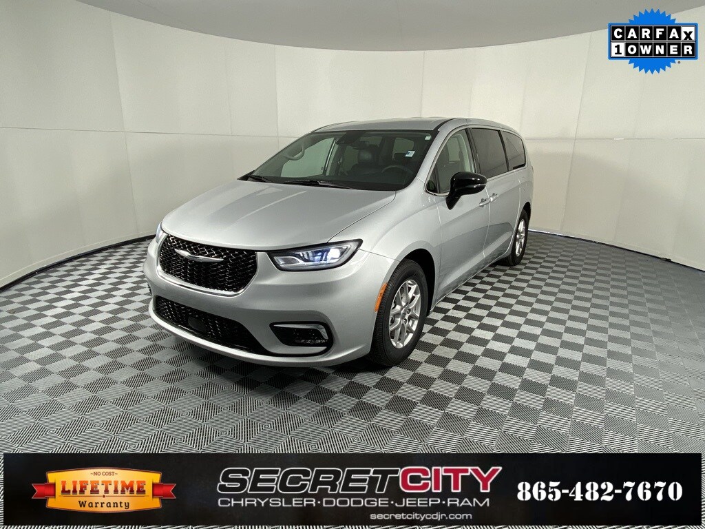 Used 2024 Chrysler Pacifica Touring L Minivan/Van