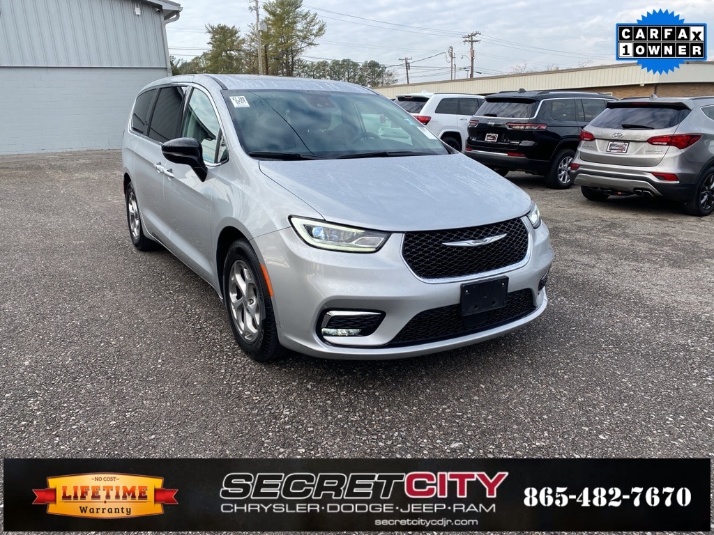 Used 2024 Chrysler Pacifica Limited Minivan/Van