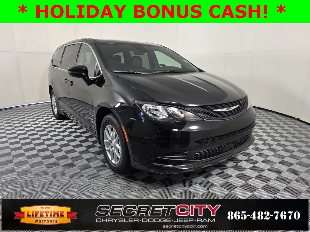 2026 Chrysler Voyager LX's photo