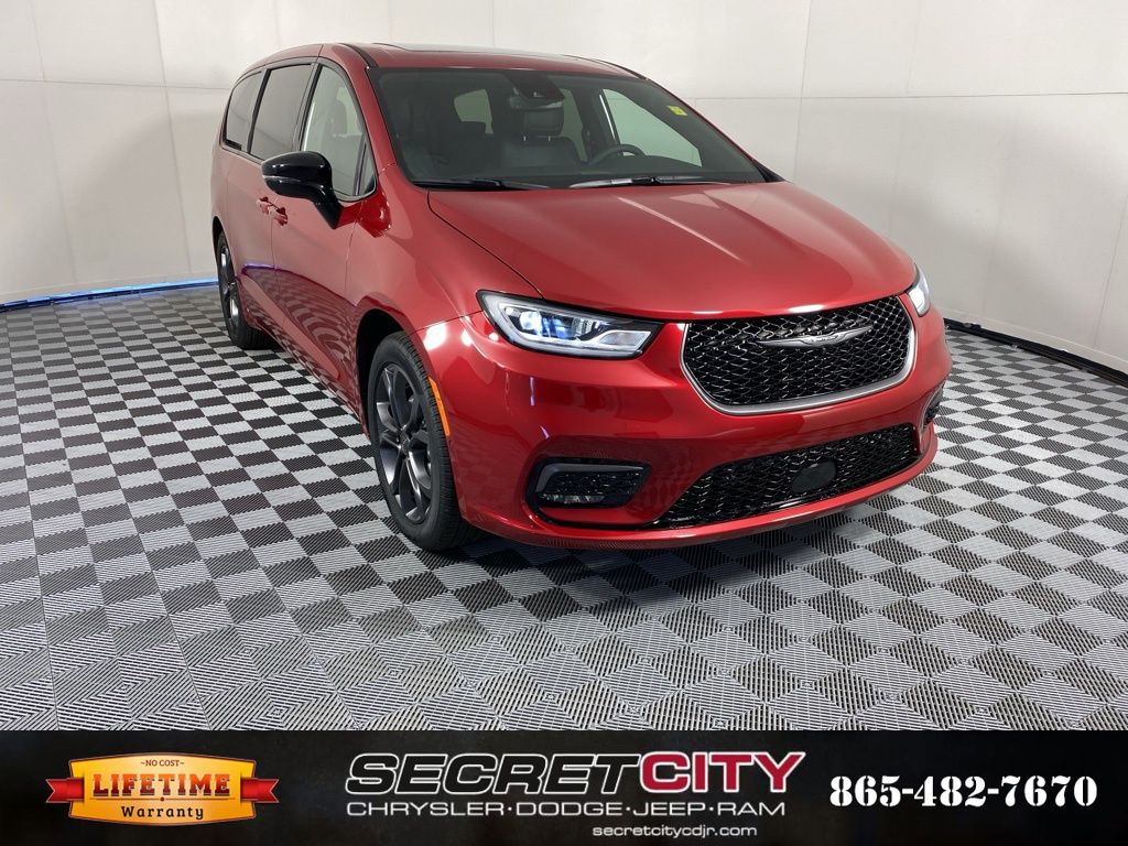 2026 Chrysler Pacifica Passenger Van 