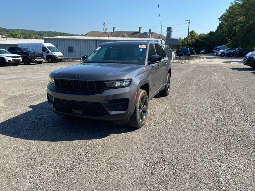 2023 Jeep Grand Cherokee Laredo, Altitude