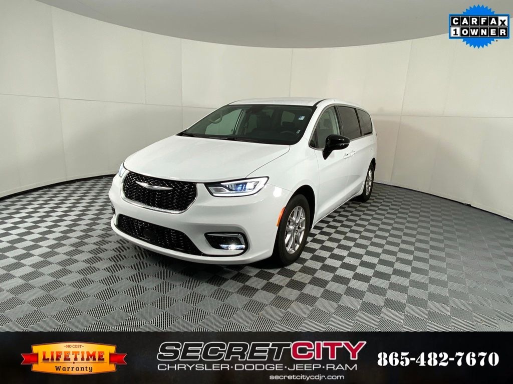 Used 2024 Chrysler Pacifica Touring L Minivan/Van