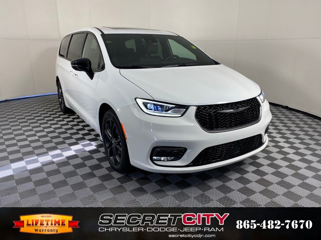 2026 Chrysler Pacifica Passenger Van 