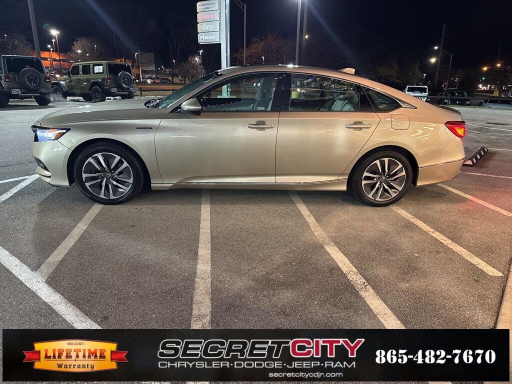2019 Honda Accord Hybrid Touring photo 2