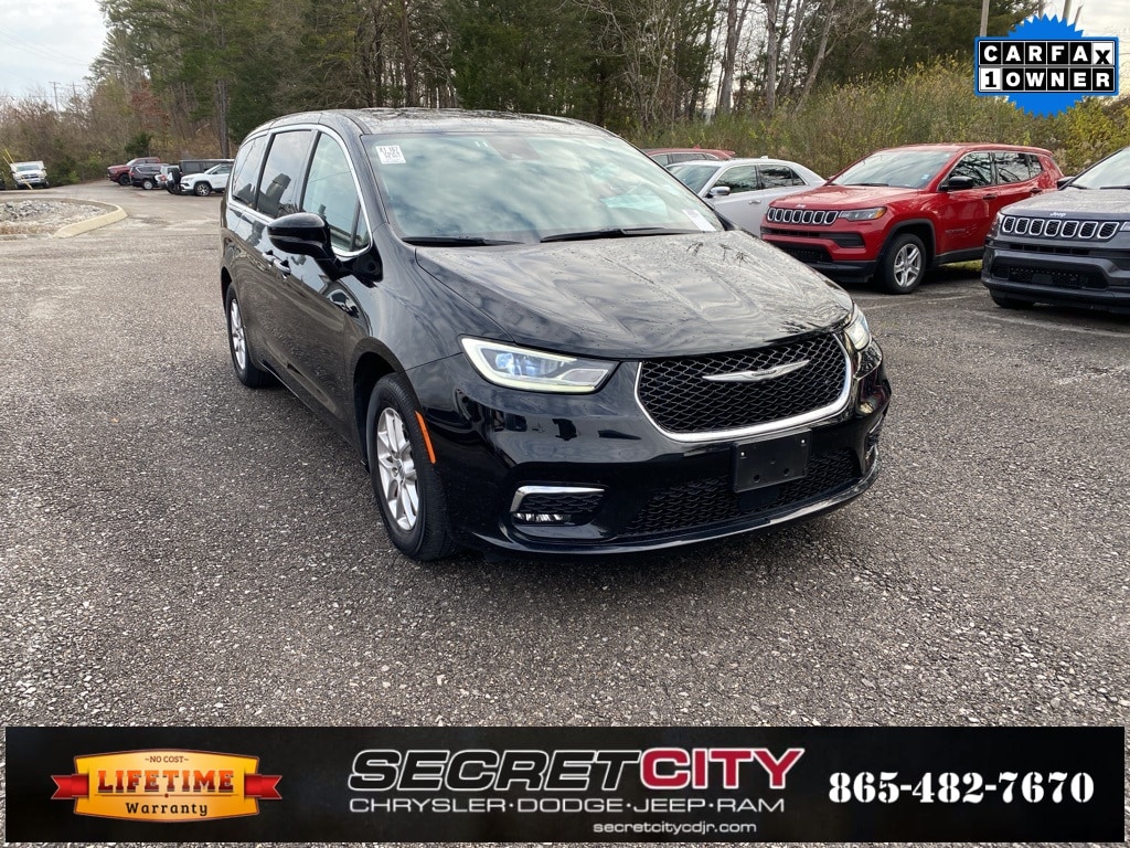Used 2024 Chrysler Pacifica Touring L Minivan/Van