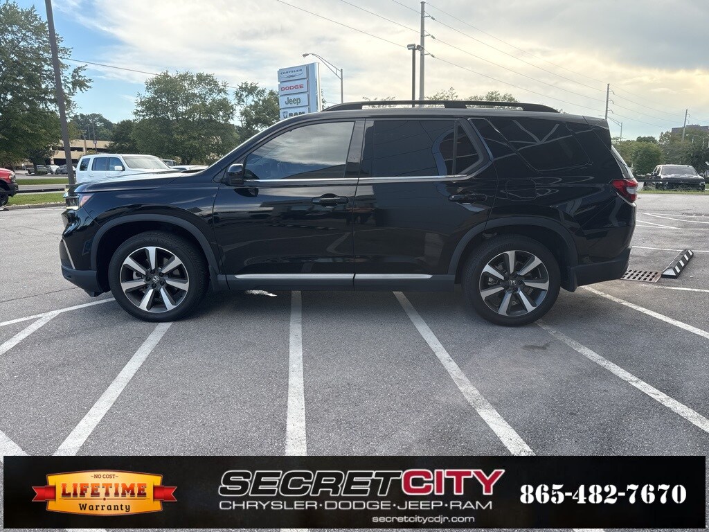 2023 Honda Pilot Touring photo 3