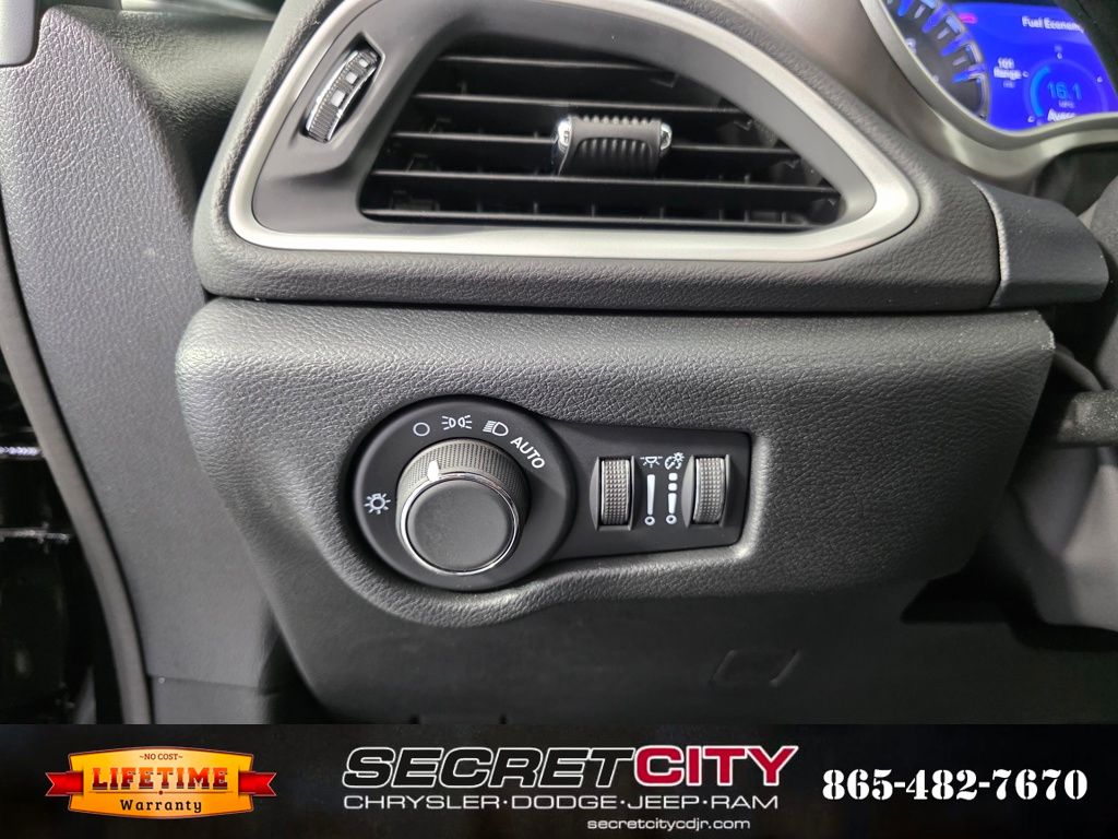 2026 Chrysler Voyager LX - Photo 15