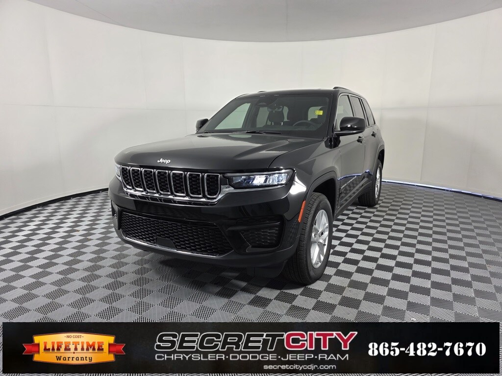 2025 Jeep Grand Cherokee Laredo photo 3