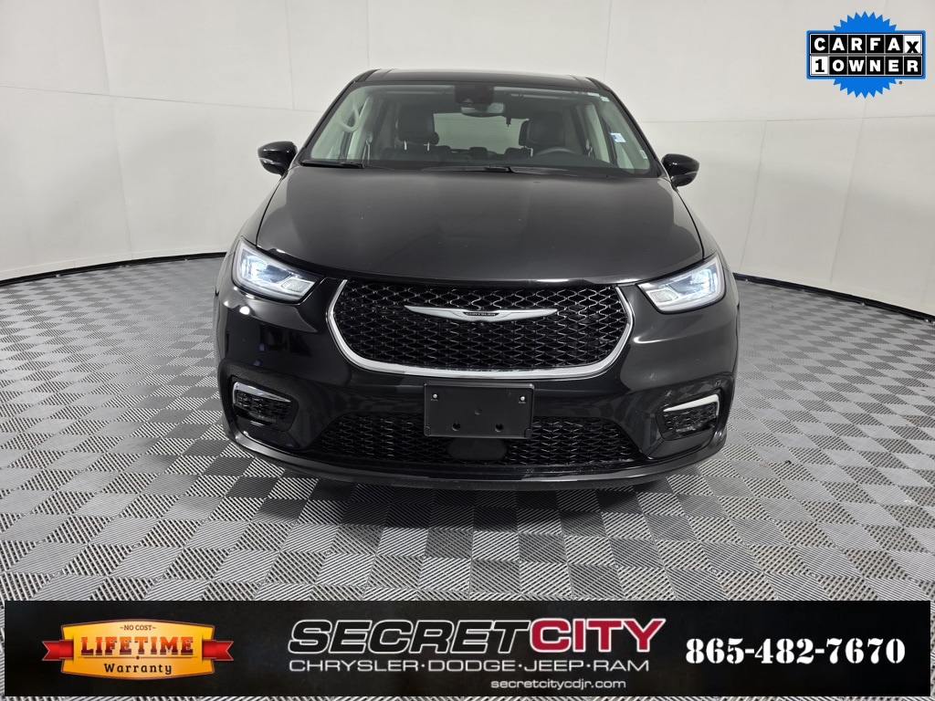 Used 2024 Chrysler Pacifica Touring L Minivan/Van