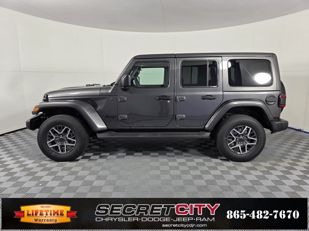 2025 Jeep Wrangler Sahara photo 4