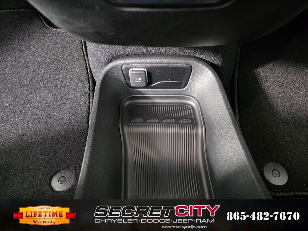 2026 Chrysler Voyager LX - Photo 25